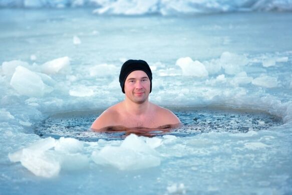 jéglyukban úszás a prosztatagyulladás megelőzésének módszereként